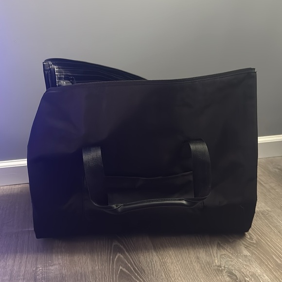 **BRAND NEW** DRAFT KINGS WEEKEND BAG - Picture 1 of 7